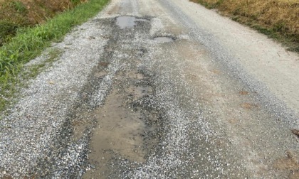 "Stato indecente delle strade a Santhià"