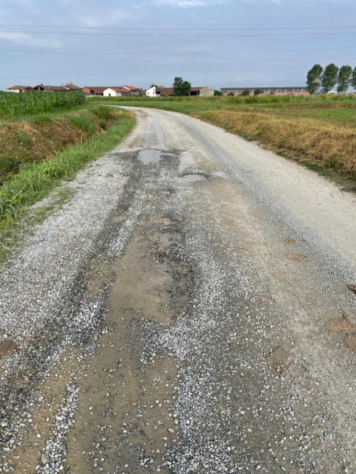 “Stato indecente delle strade a Santhià”