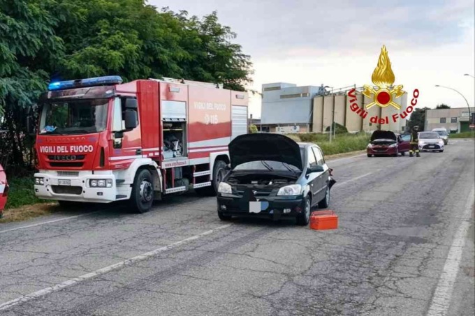 Tamponamento tra due auto a Gpl: conducenti feriti in ospedale