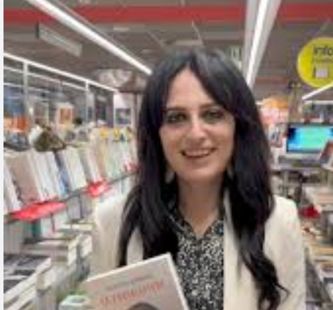 Francesca Giannone incontra i lettori in Libreria Mondadori