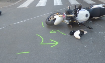 Incidente a Vercelli: morto il motociclista coinvolto