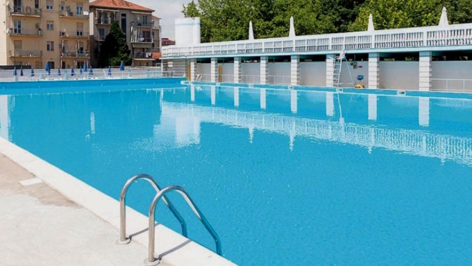 Piscina Ex Enal le tariffe della “spiaggia” estiva vercellese