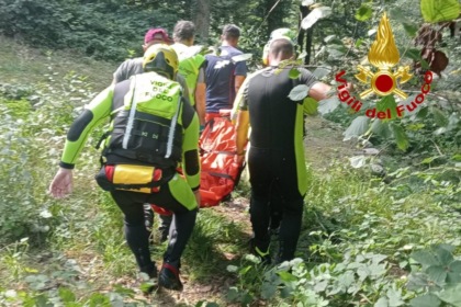 Persona in difficoltà nel torrente, recuperata dal Soccorso alpino