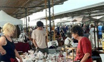 Boom di visitatori per il mercatino dell'antiquariato di Borgo d'Ale