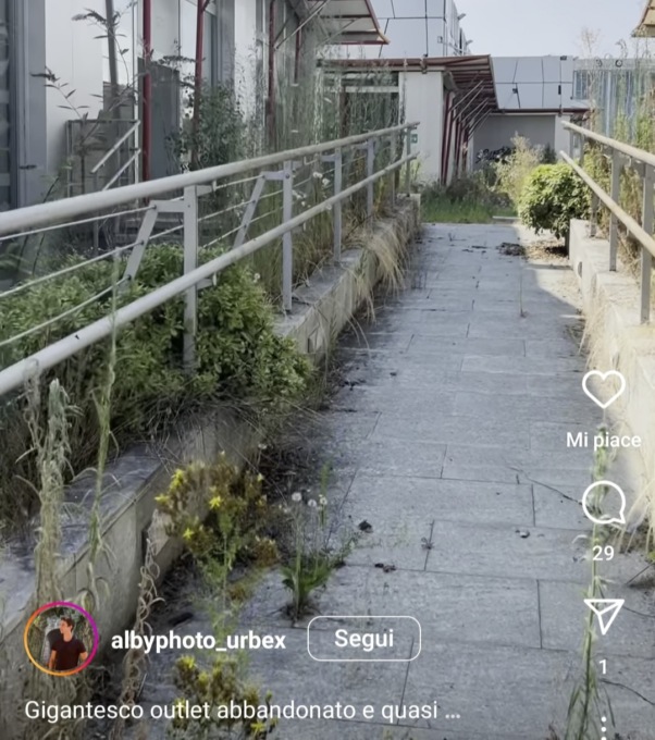 L’ Urbex “Albyphoto” denuncia il degrado dell’outlet di Santhià