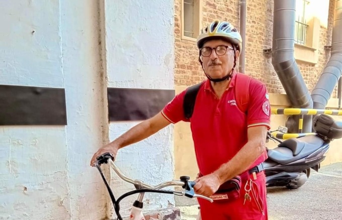 Gli “angeli in bicicletta” di Cri Vercelli in azione per combattere il caldo