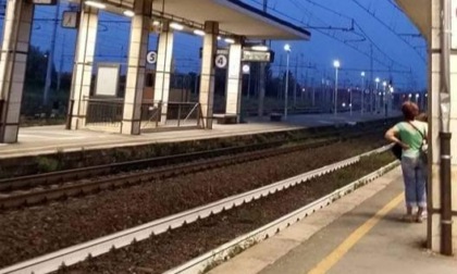 Disturba i viaggiatori della Biella-Santhià: intervengono i carabinieri