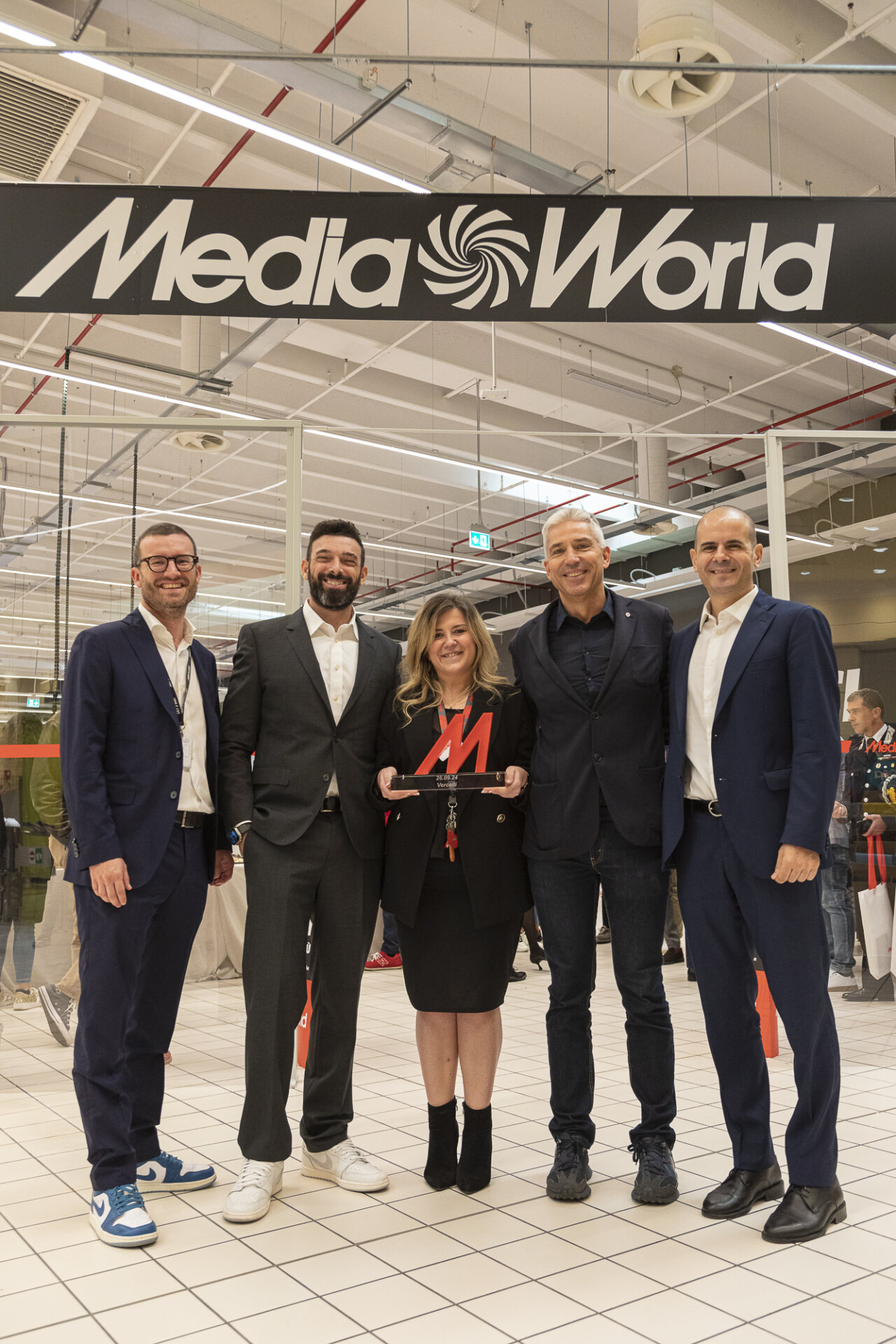 Da sx Stefano Parlati Sales Manager format SIS - Vittorio Buonfiglio COO MediaWorld - Concetta Fontanella Store Manager - Guido Monferrini AD - Emanuele Cosimelli CFO