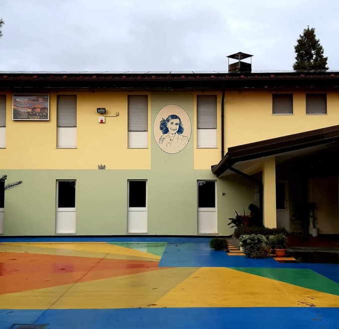 Un murale ritraente Anna Frank alle scuole medie di Borgo d’Ale