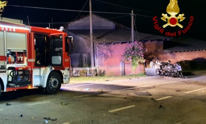 Esce di strada con l'auto a Cigliano: 24enne in codice rosso