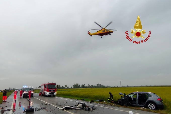 Frontale a Stroppiana: un morto e due feriti
