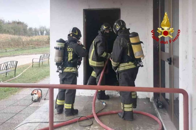 Incendio nello scantinato dell’ Itis di Santhià: evacuati gli studenti