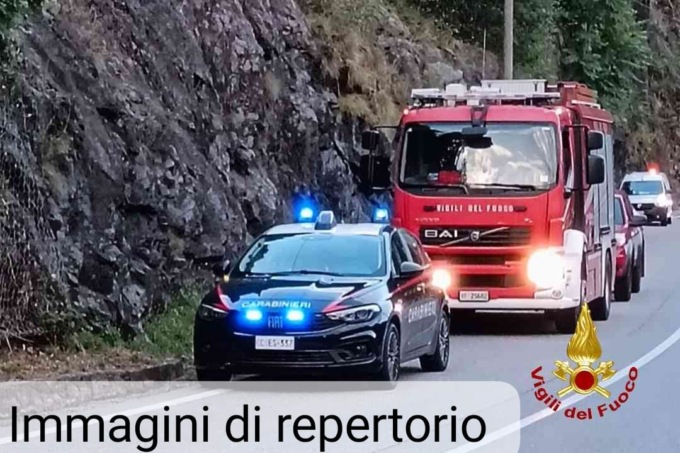 Un masso rotola sulla carreggiata della Sp299 ad Alagna