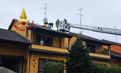 Principio d'incendio a un tetto spento dai Vigili del Fuoco