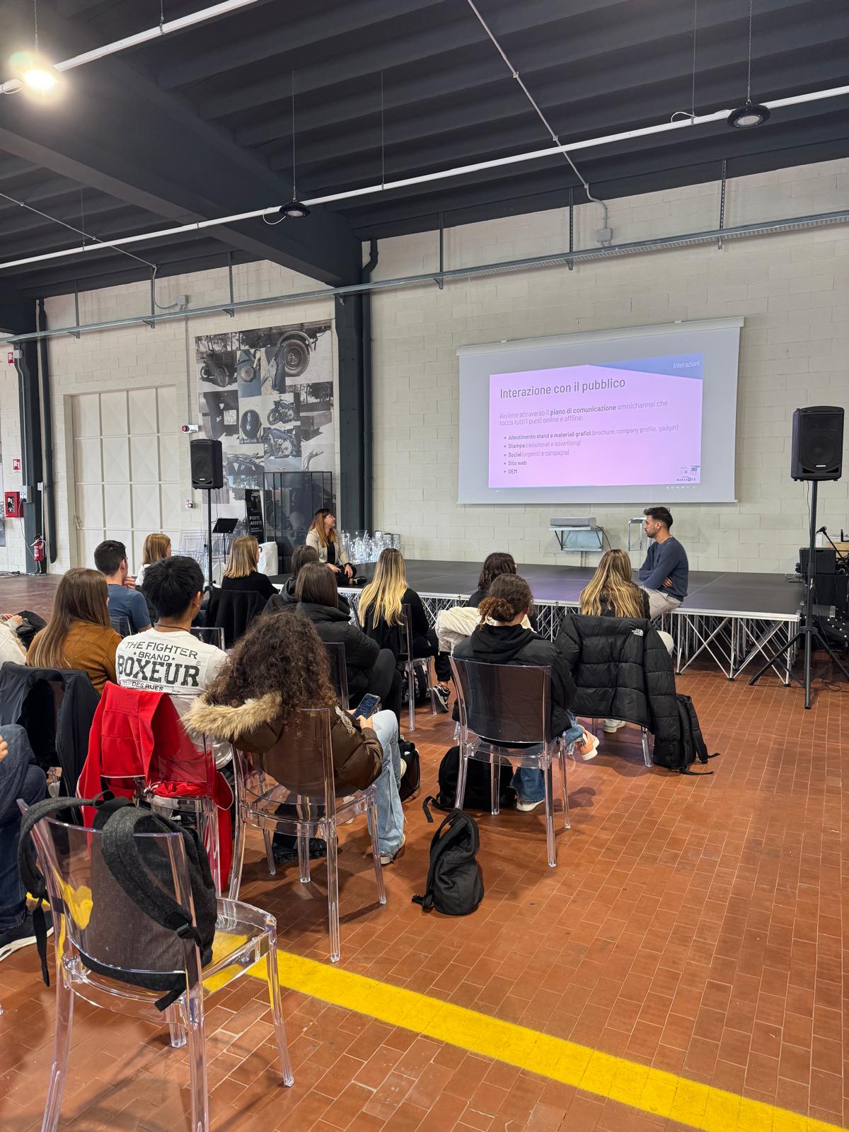 L'incontro tra i responsabili della Marazzato Soluzioni Ambientali e la classe 4 i Turistico dell'Istituto Cavour Stroppiana (1)