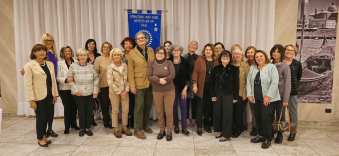 Vintage e Alta Moda: Franco Jacassi all’ Inner Wheel Santhià-Crescentino