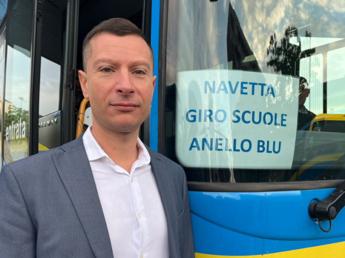Bus gratuiti del mattino per le scuole con 100 posti non sfruttati