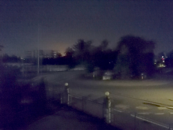 Alla rotonda di viale Torricelli luci accese di giorno, spente di notte