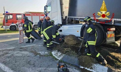 Tamponamento fra autoarticolati a Santhià vicino al casello autostradale