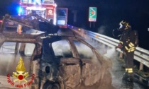 Incendio di un' autovettura in autostrada: è accaduto tra Balocco e Carisio