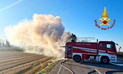 Ancora un veicolo in fiamme, questa volta un camion tra Tricerro e Trino