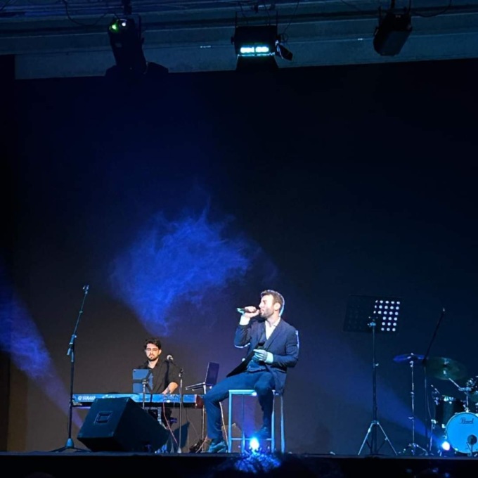 Lo spettacolo di Samuele Cavallo incanta Santhià