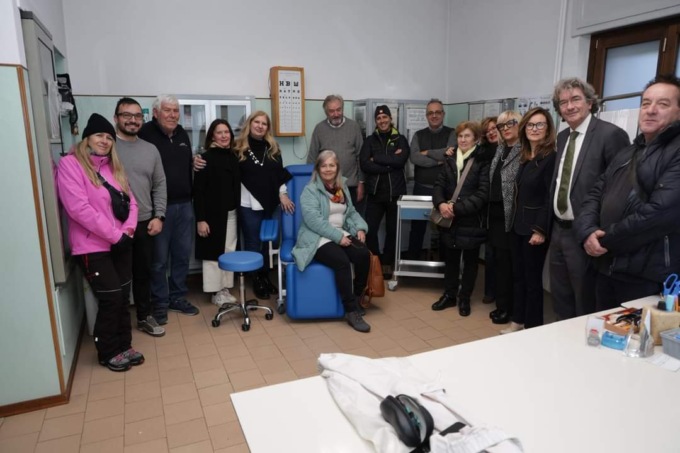 Una poltrona per i prelievi di sangue a Scopello