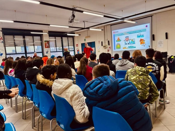 Croce Rossa Vercelli: la formazione va a scuola