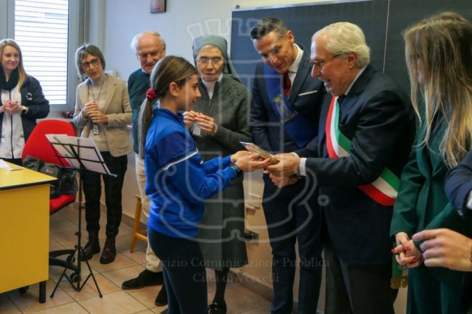 Il saluto “natalizio” del sindaco agli studenti di Vercelli