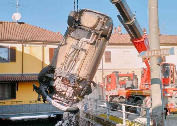 Auto nel fosso a Pezzana: un uomo in ospedale