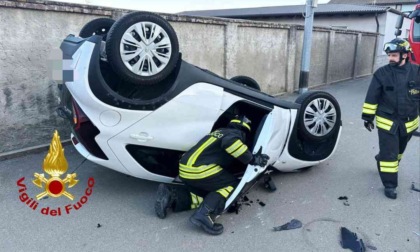 Incidente stradale ad Arborio: vettura capovolta