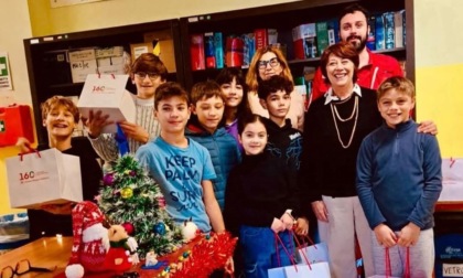 Scuola media di Asigliano: panettoni solidali per la Croce Rossa