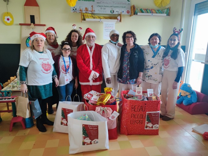 I “Piccoli Cuori” vercellesi portano doni al Gaslini ed all’ospedale di Vercelli