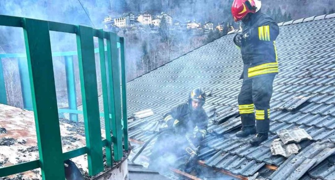 Incendio ad un silos di scarti di legname