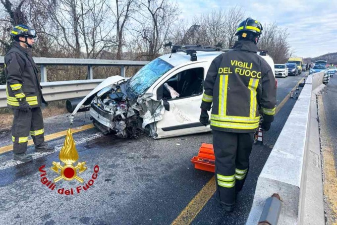 Incidente autonomo: uomo si schianta sulla A5 in direzione di Ivrea