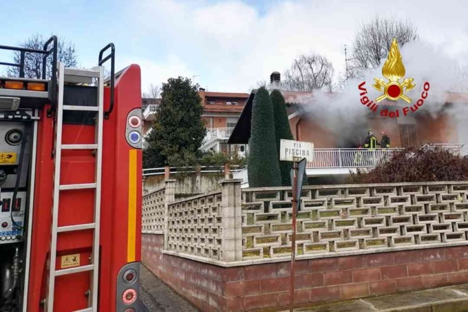 Incendio a Cavaglià: intervengono anche i Vigili del Fuoco di Santhià