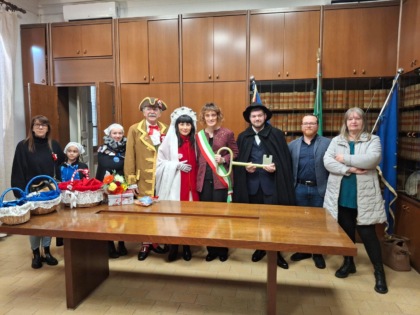 Motta de’ Conti: consegnate le chiavi del paese a Giuanin… senza Marieta