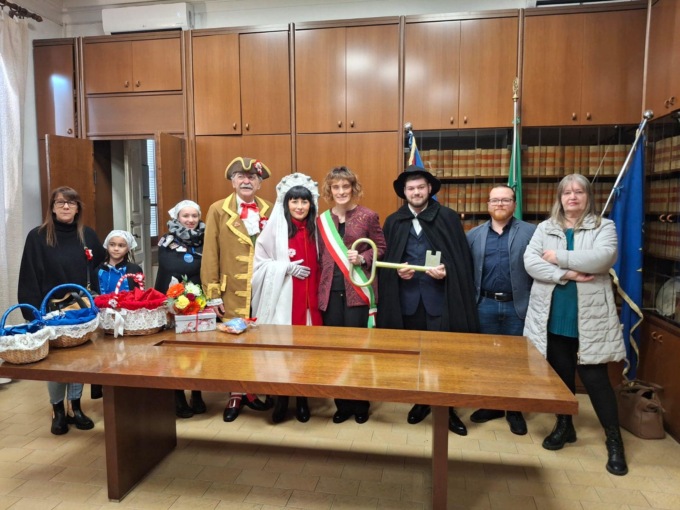 Motta de’ Conti: consegnate le chiavi del paese a Giuanin… senza Marieta