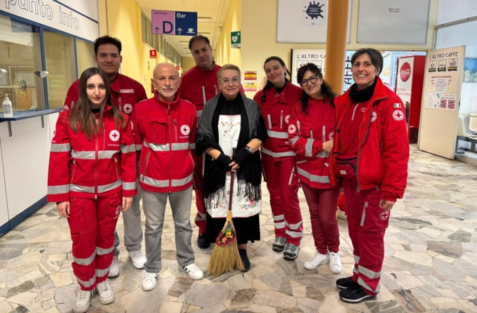 Croce Rossa: il gruppo Giovani ha regalato la Magia del Natale all Pediatria