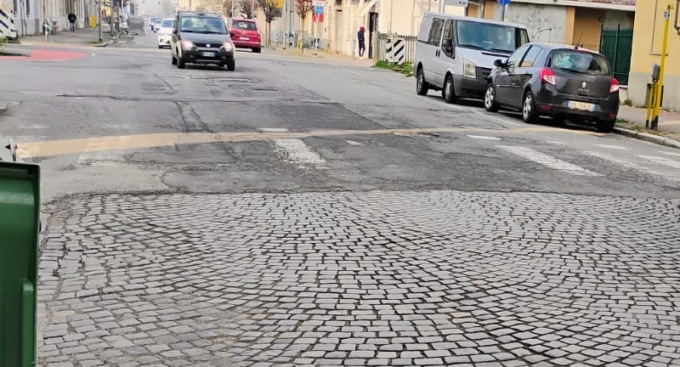 Via XX Settembre ma non solo: città piena di attraversamenti pedonali “trappola”