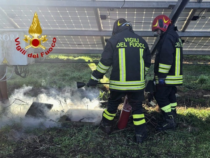 Impianto fotovoltaico a fuoco: arrivano i Vigili del Fuoco