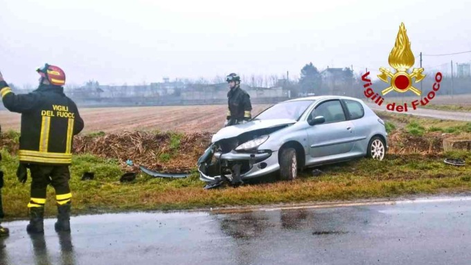 Incidente stradale in direzione Palestro, uomo in codice rosso