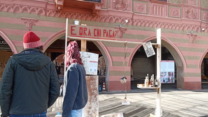 Installazione di Greenpeace in piazza Cavour sui danni del riscaldamento globale