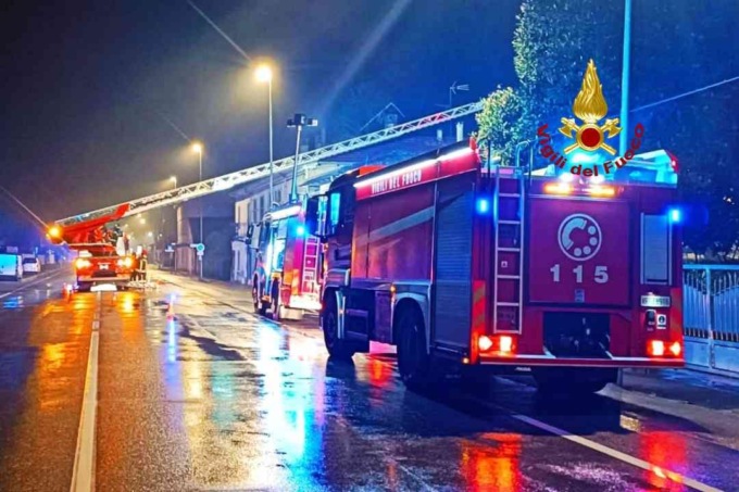 Principio d’incendio nella notte