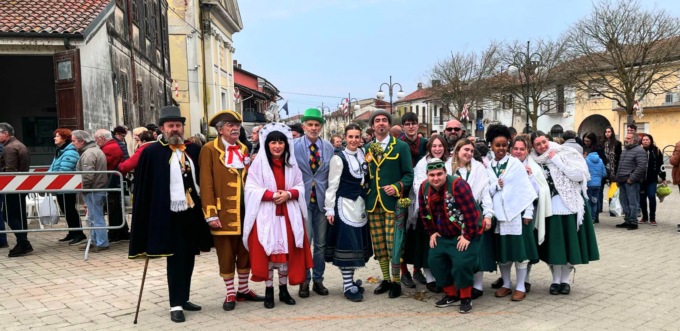 Fagiolata carnevalesca super e giochi di una volta: la piccola comunità che stupisce sempre