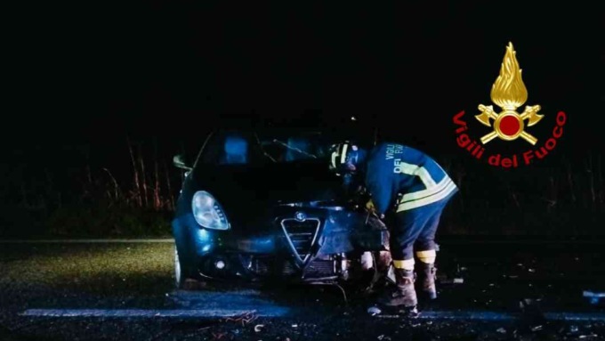 Trino, incidente stradale in via Marconi. Intervengono i vigili del fuoco