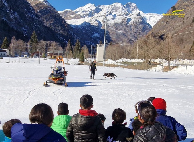 Duecento studenti a scuola di salvataggio dalle Fiamme Gialle di Alagna