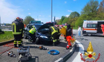 Brutto incidente al casello A4 di Carisio