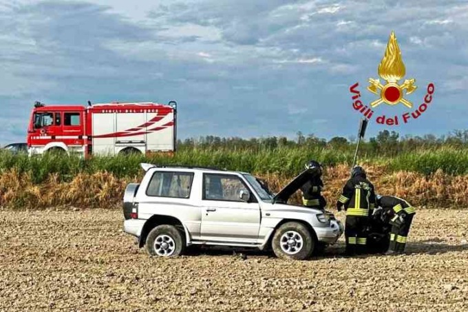 Auto fuori strada sulla Trossi: due persone coinvolte