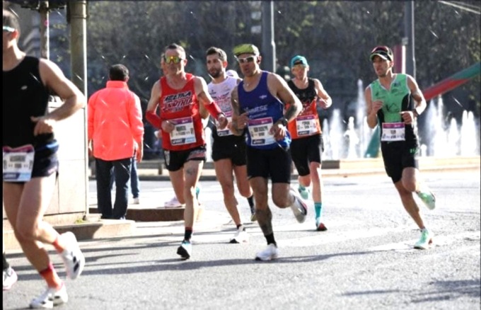 Maurizio Salerno strabilia alla Wizz Air Milano Marathon 2025